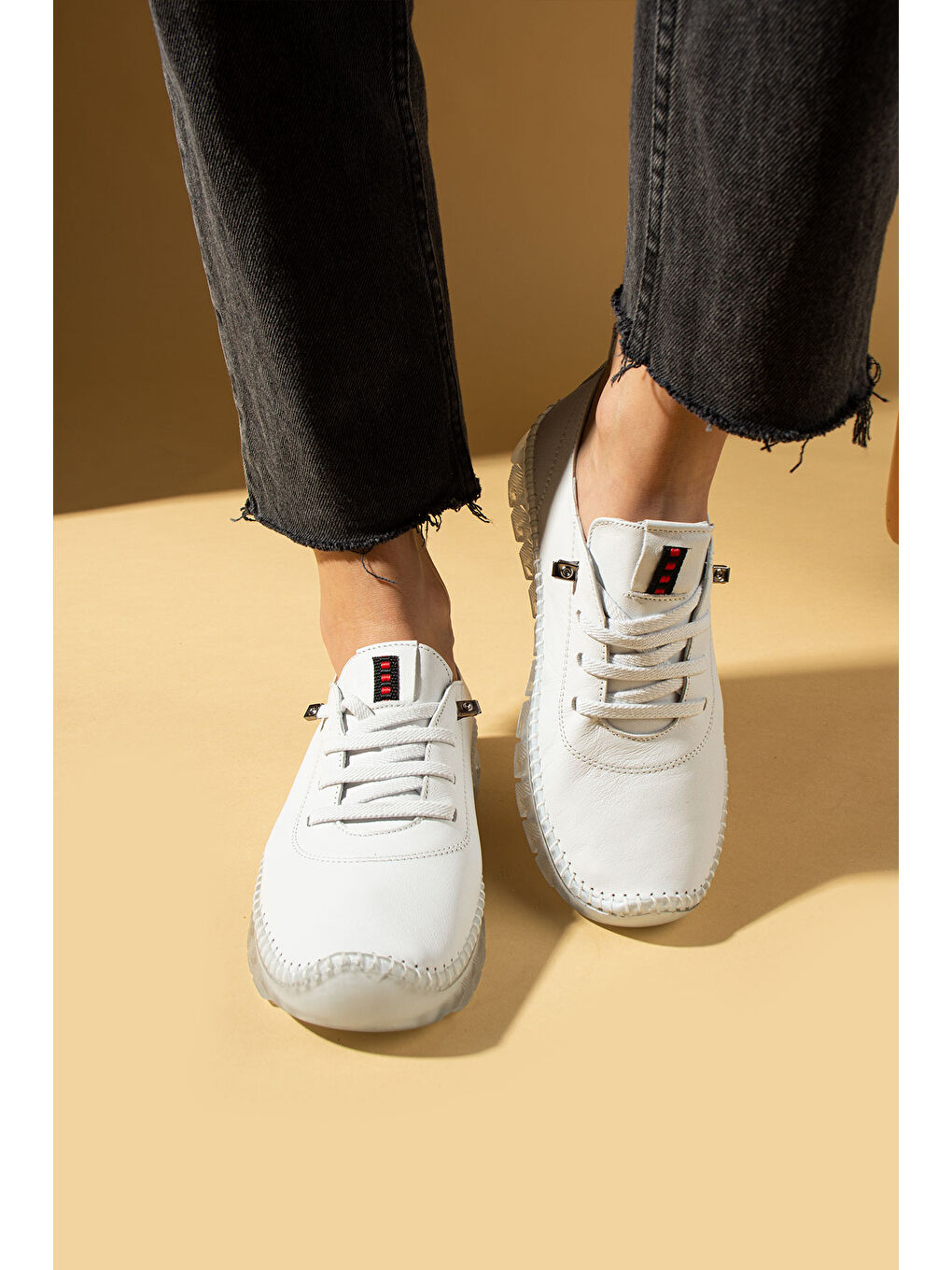 Beyaz Hakiki Deri Hafif Comfort Taban Lastikli Kadın Spor Ayakkabı 59-680-25-2