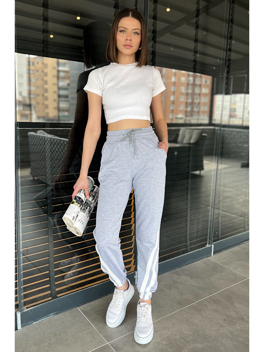 Gri Bel Ve Paça Lastikli Şerit Detaylı Kadın Eşofman Altı