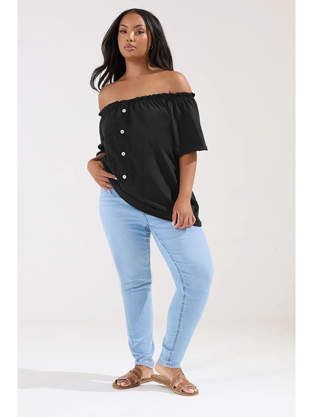 Siyah Büyük Beden Düşük Omuz Düğme Detaylı Straplez Bluz 322704-1