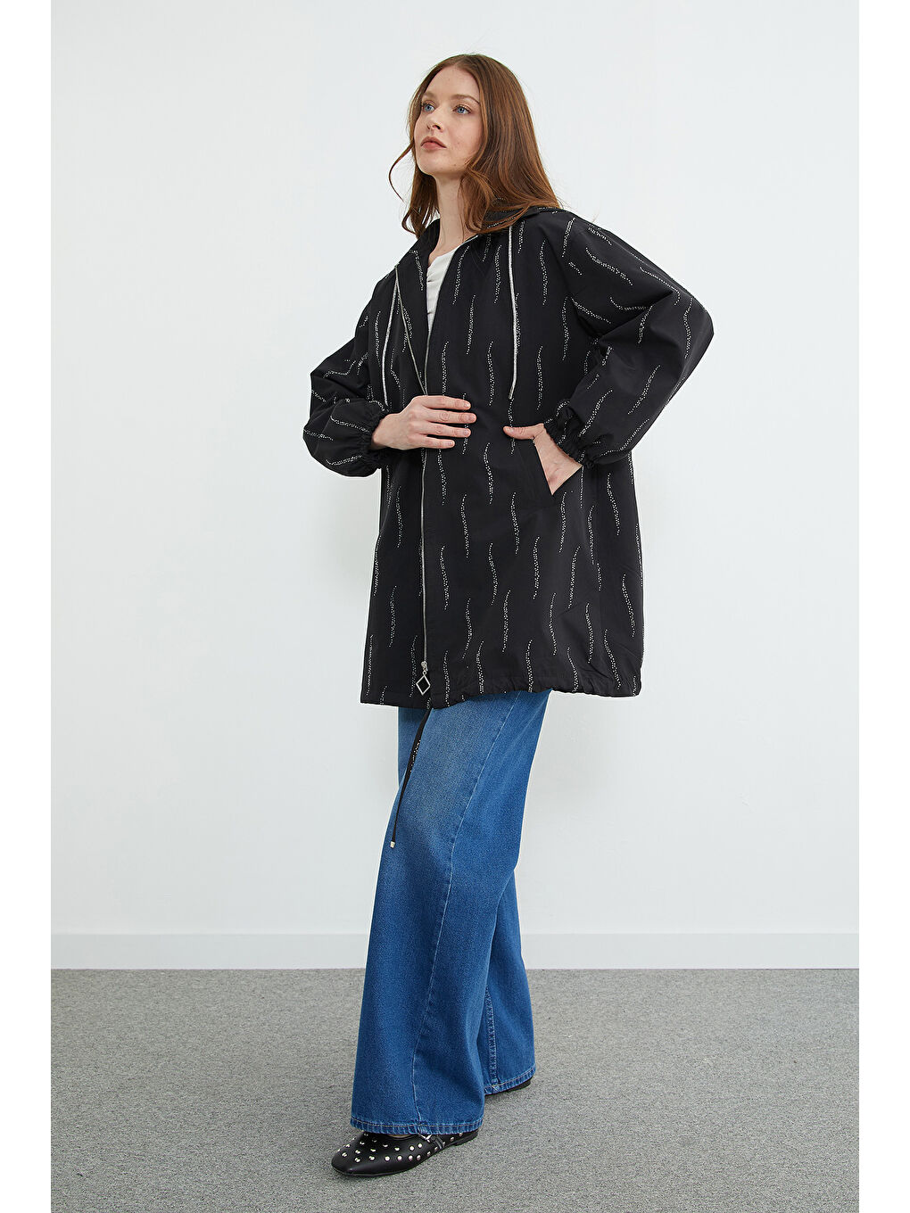 Siyah Taş Detaylı Kapüşonlu Fermuarlı Ceket-2