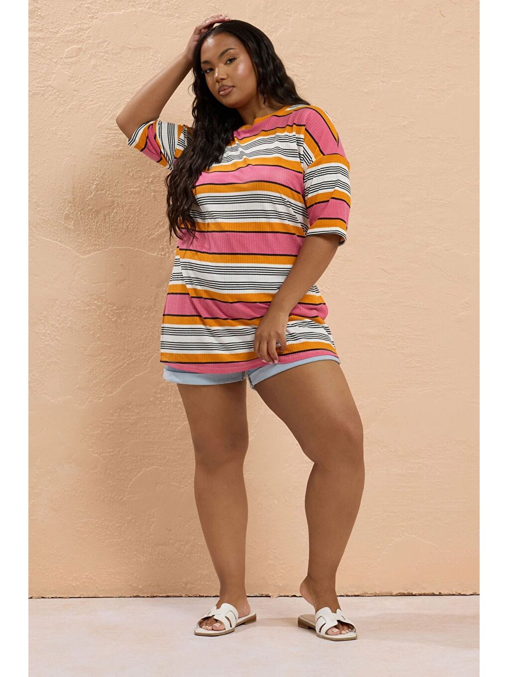 Bej Büyük Beden Çizgili Yırtmaç Detaylı T-shirt 303505-3