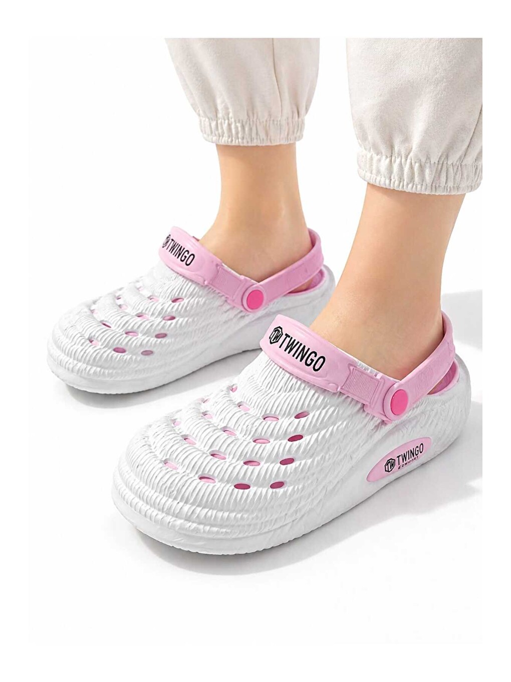 Beyaz Unisex Yazlık Terlik – Nefes Alabilir, Yumuşak Tabanlı, Ayarlanabilir Arka Bantlı Sandalet-1