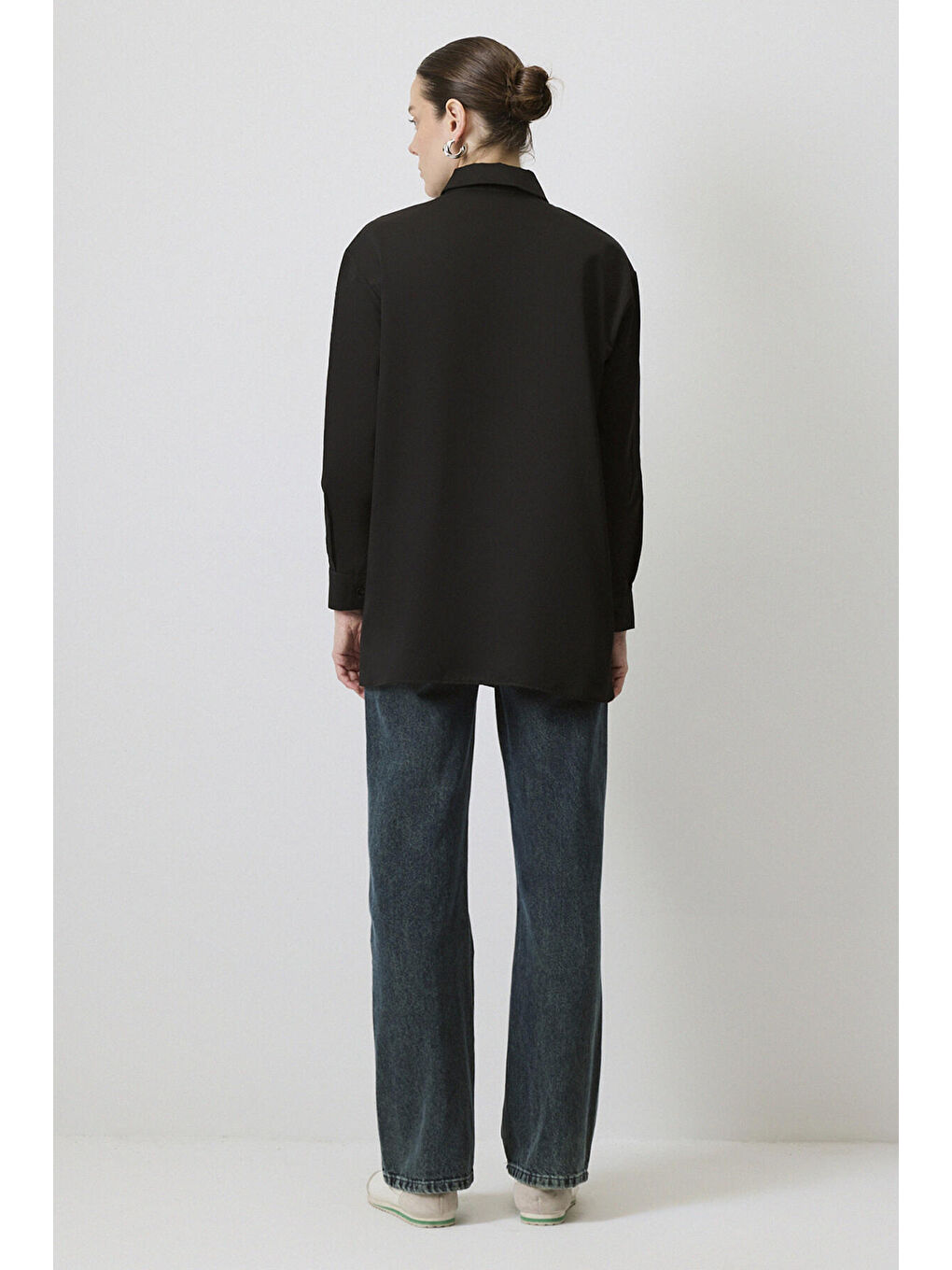 Siyah Fiyonk Detaylı Gömlek-3