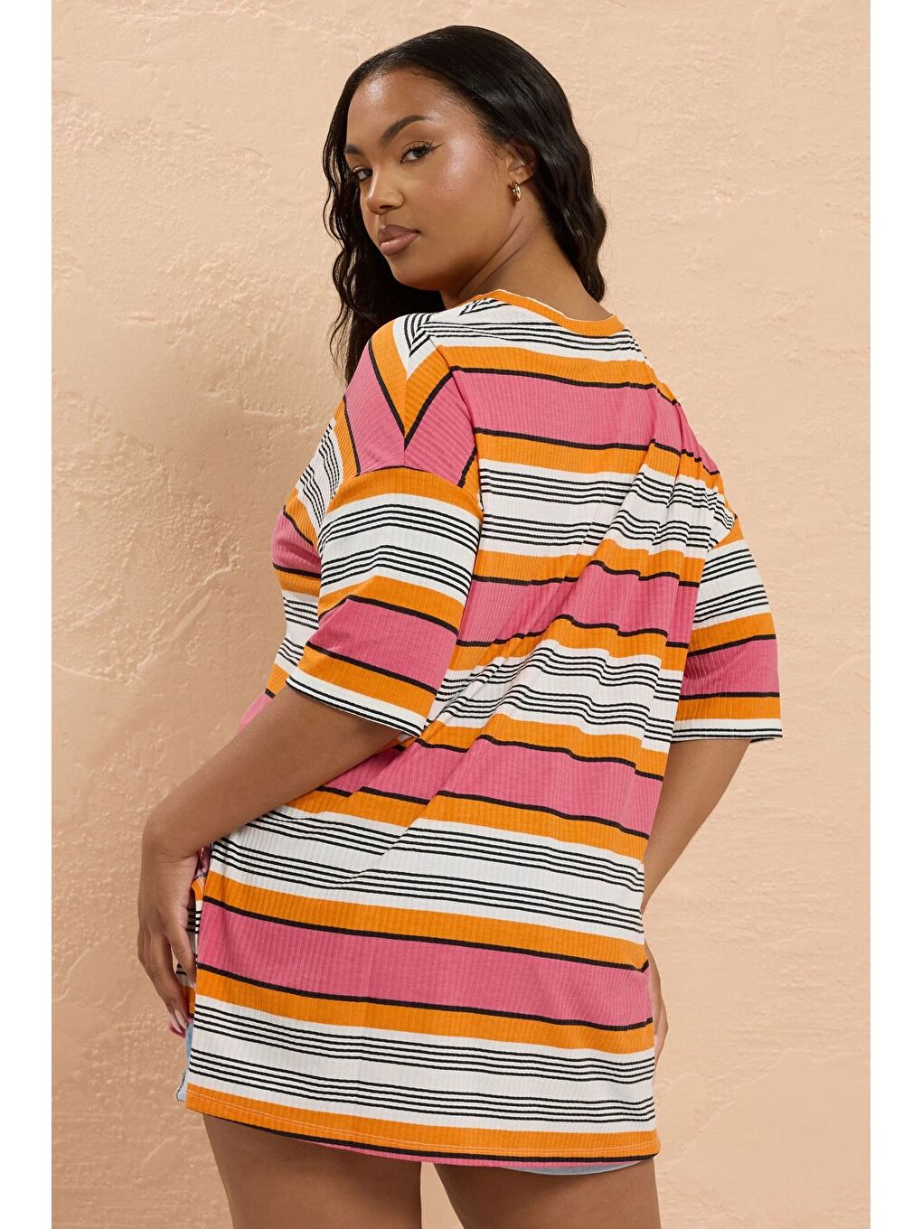 Bej Büyük Beden Çizgili Yırtmaç Detaylı T-shirt 303505-4