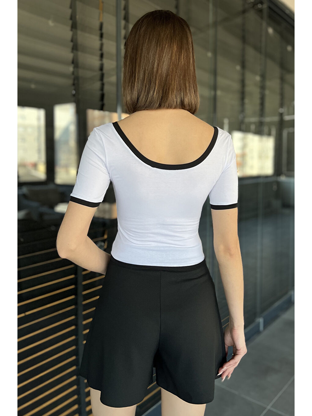 Beyaz Kadın Şerit Detaylı Basic Crop Top Bluz-2