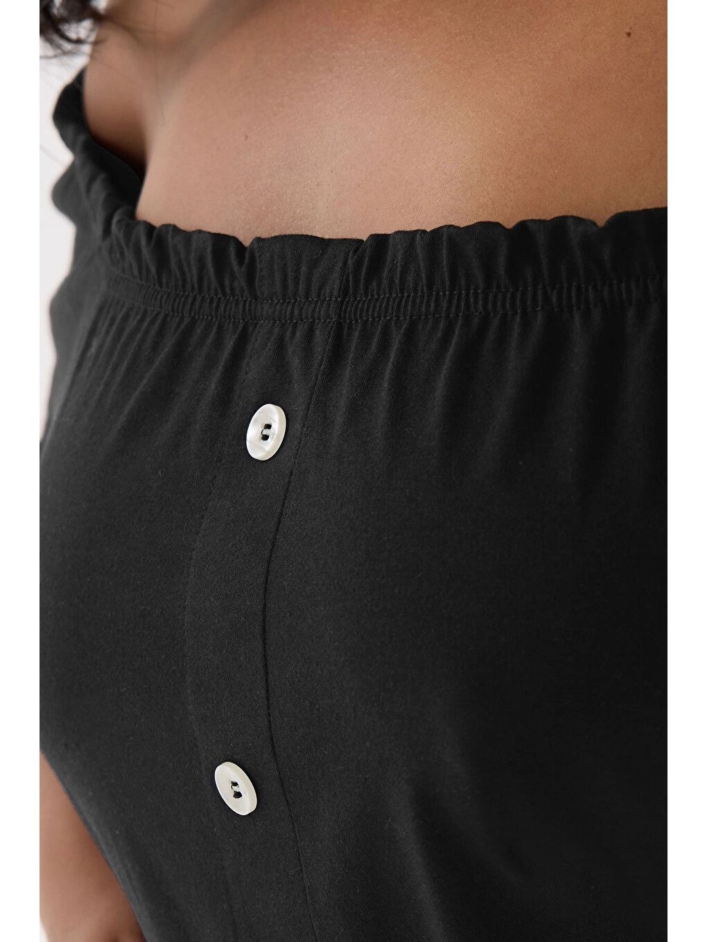 Siyah Büyük Beden Düşük Omuz Düğme Detaylı Straplez Bluz 322704-3