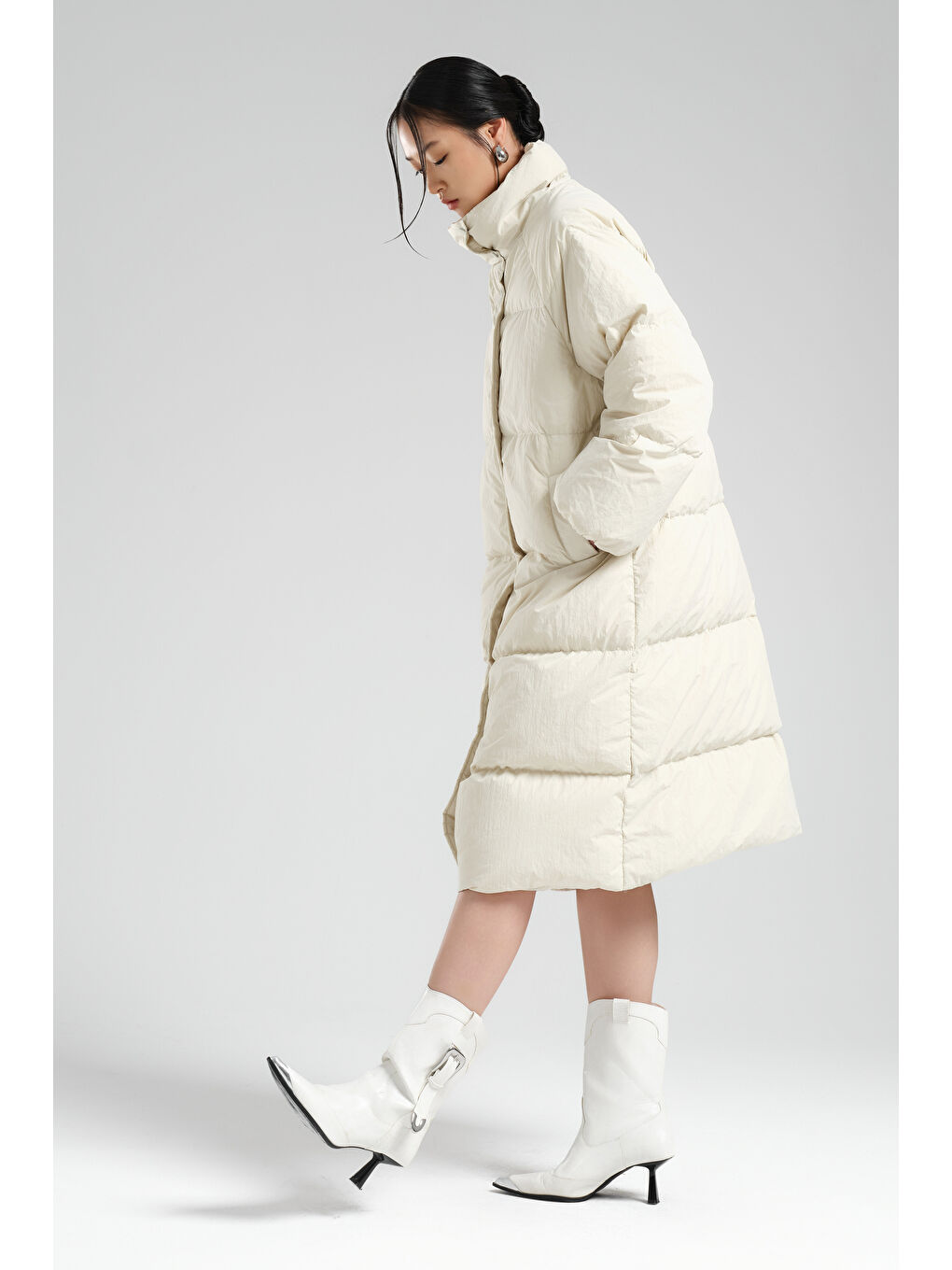 Kadın Kırık Beyaz Renk Kuş Tüyü Dolgulu Uzun Şişme Kaban Mont-2
