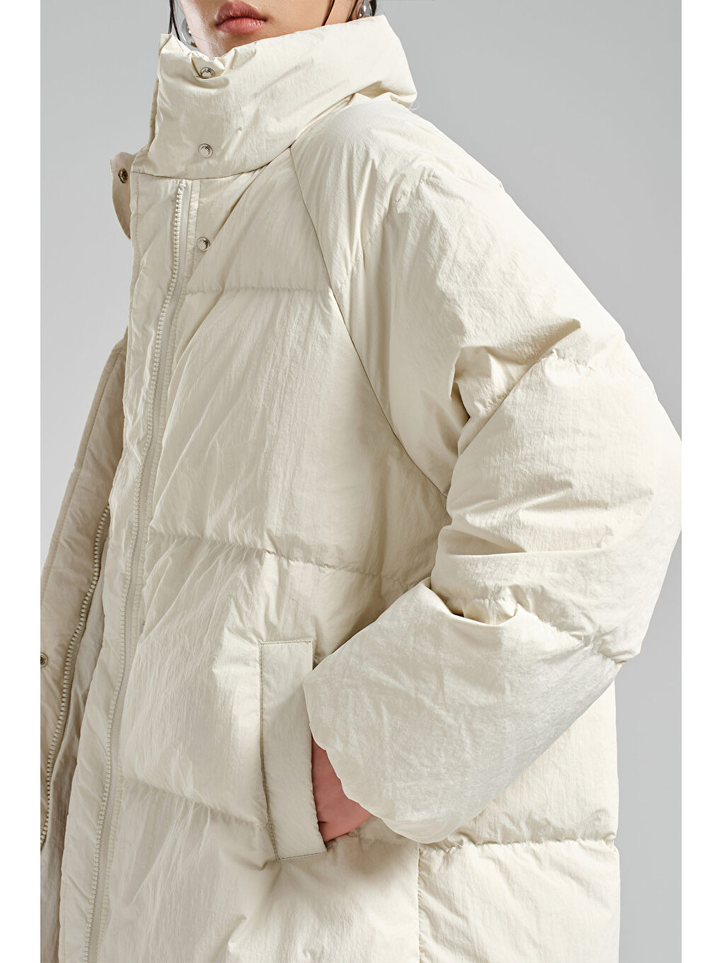 Kadın Kırık Beyaz Renk Kuş Tüyü Dolgulu Uzun Şişme Kaban Mont-3