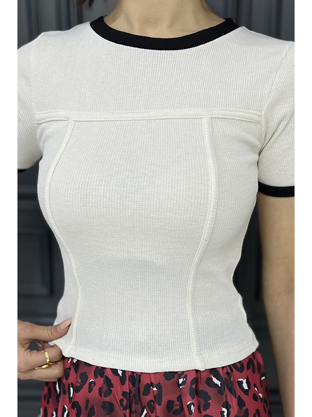 Ekru Kadın Bisiklet Yaka Dikiş Detaylı Kaşkorse Bluz-3
