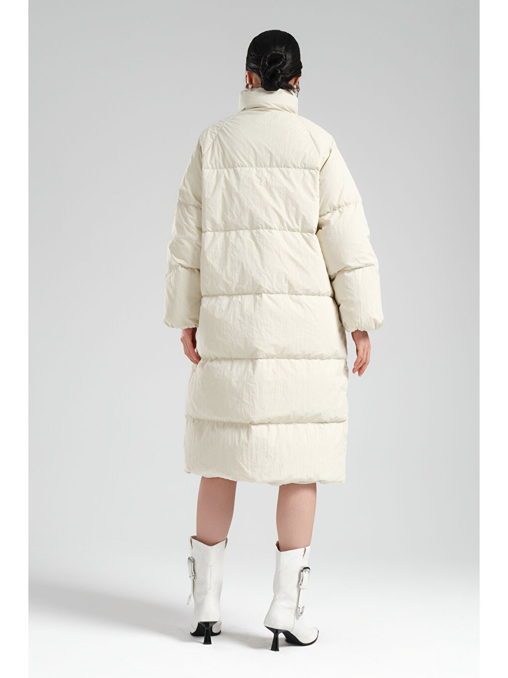 Kadın Kırık Beyaz Renk Kuş Tüyü Dolgulu Uzun Şişme Kaban Mont-4