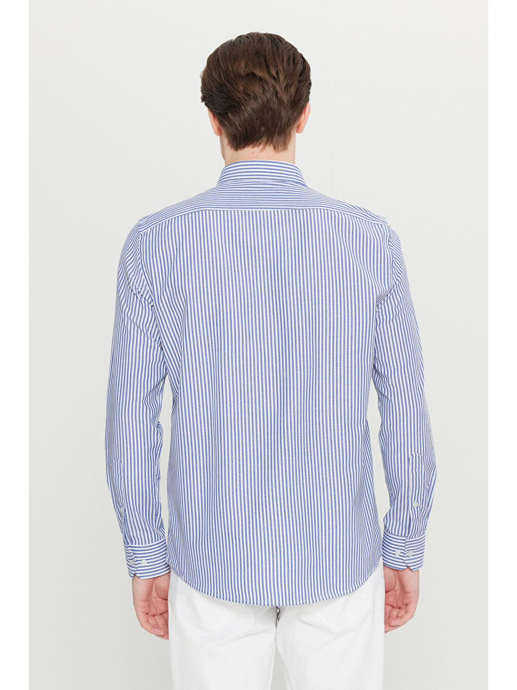 Erkek Beyaz-lacivert Pamuklu Tailored Slim Fit Dar Kesim Düğmeli Yaka Çizgili Gömlek-4