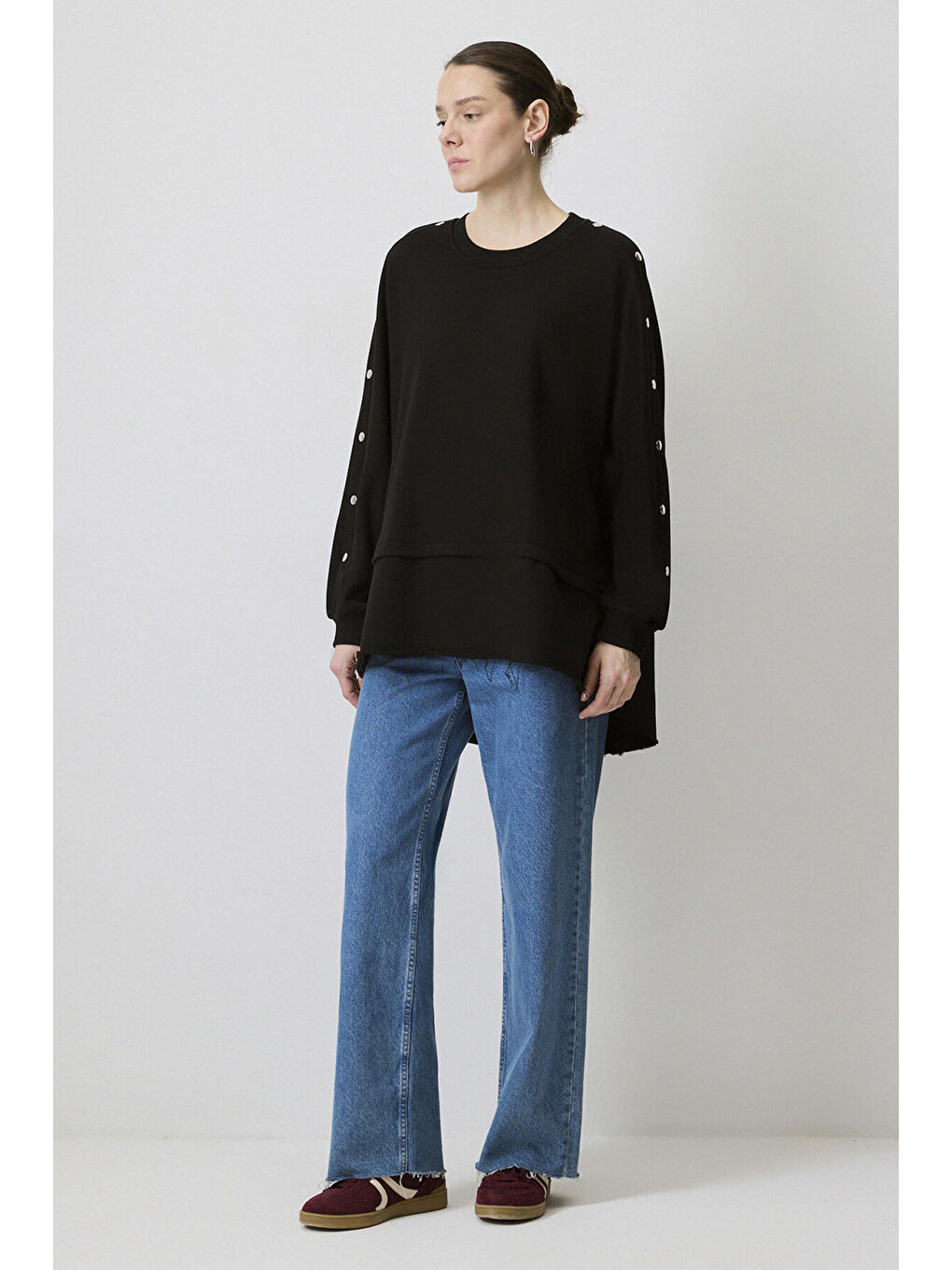 Siyah Çıt Çıt Detaylı Sweatshırt