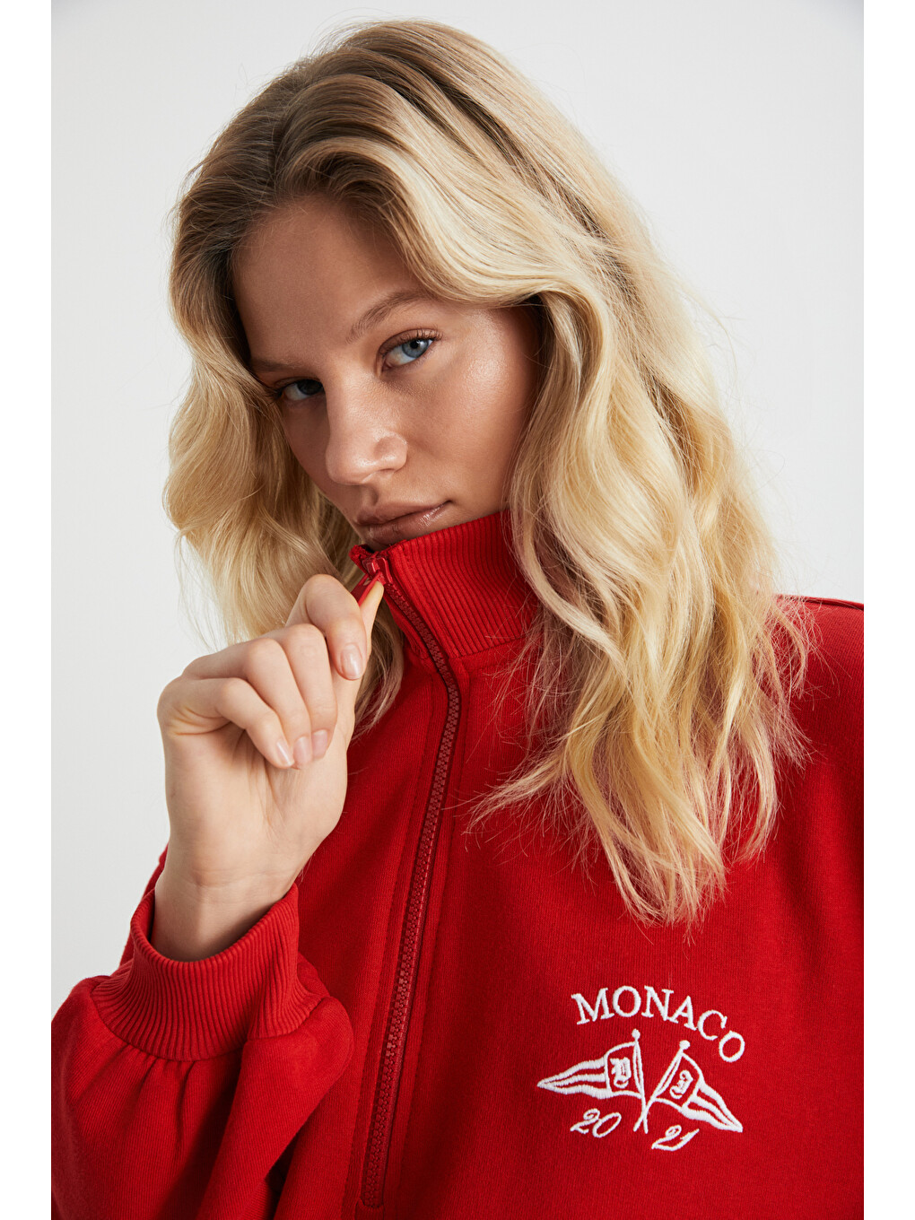 Meybelına Kadın Organik Pamuklu Kemik Fermuarlı Dik Yaka Yazılı Baskılı Kırmızı Sweatshirt-3