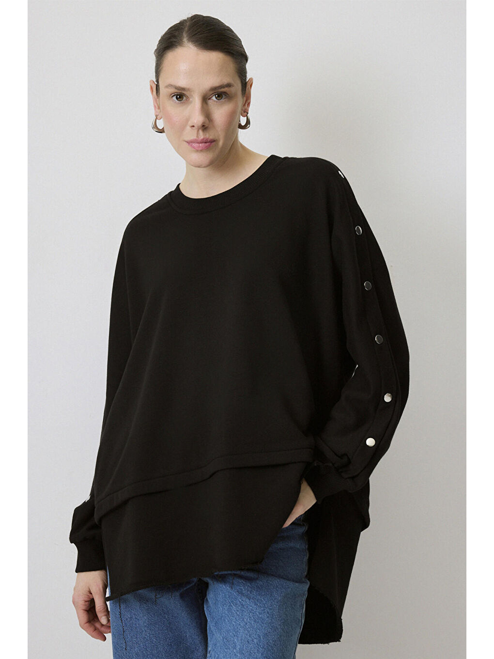 Siyah Çıt Çıt Detaylı Sweatshırt-1