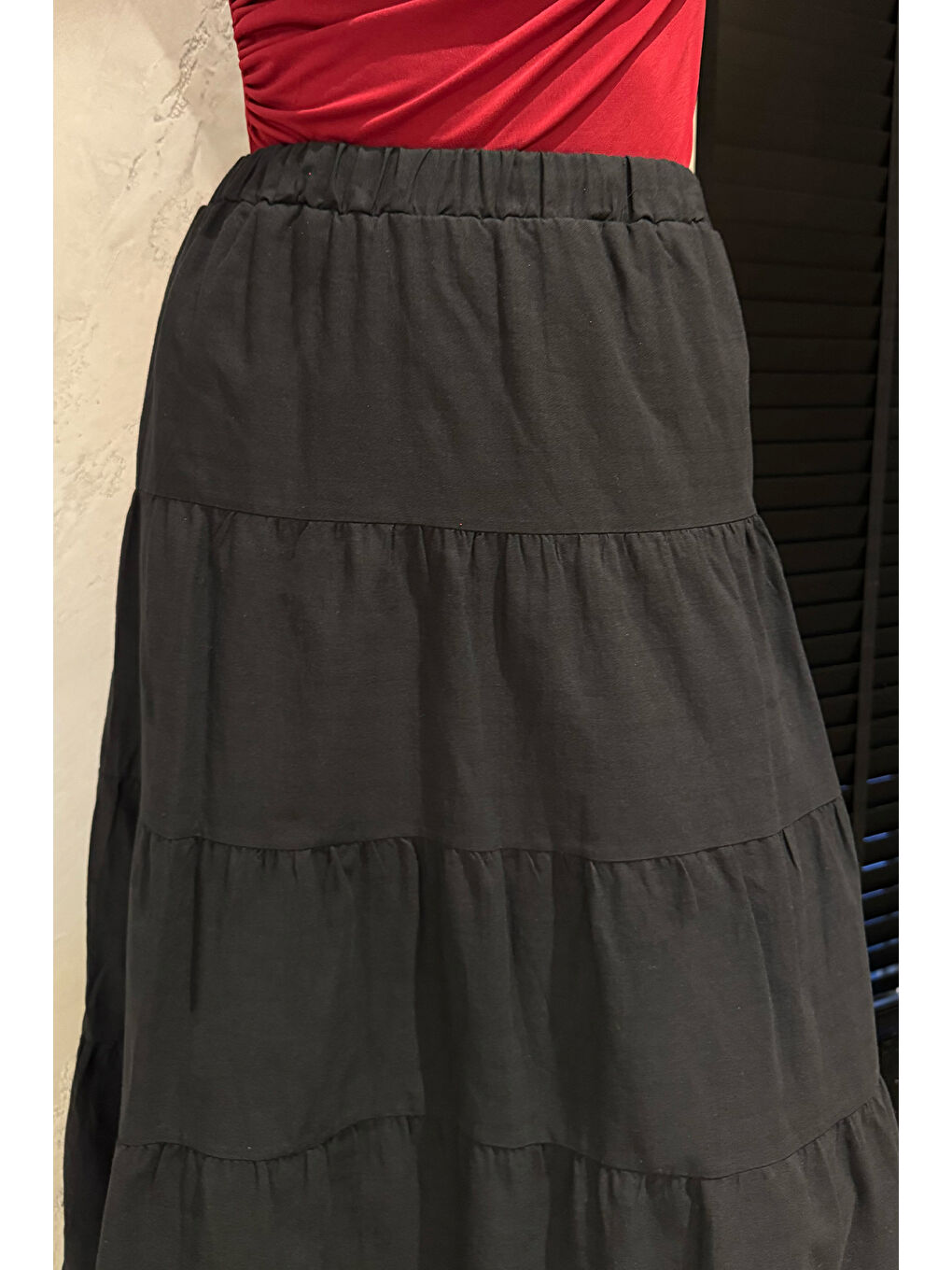 Siyah Kadın Bel Lastikli Fırfırlı İç Astarlı Uzun Etek-4