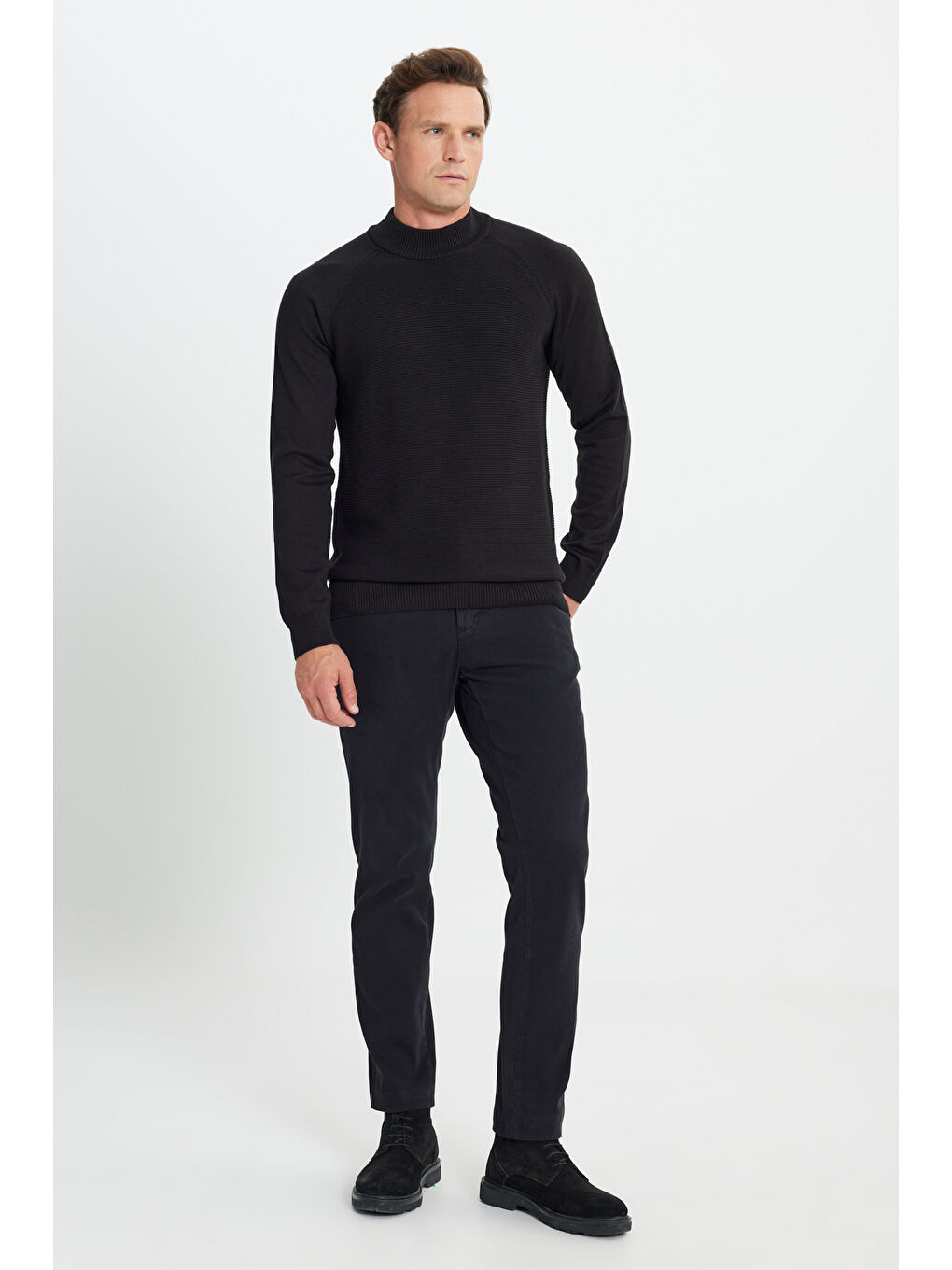 Erkek Siyah Pamuklu Standart Fit Normal Kesim Yarım Balıkçı Yaka Desenli Triko Kazak-1