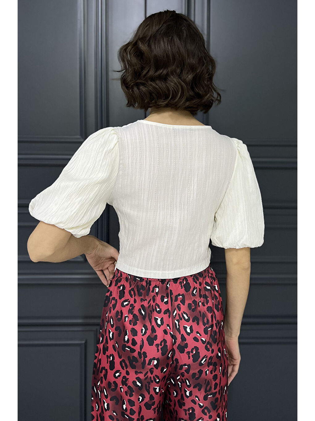 Ekru Kadın Ön Düğüm Detaylı Yan Fermuarlı Balon Kol Crop Top Bluz-2