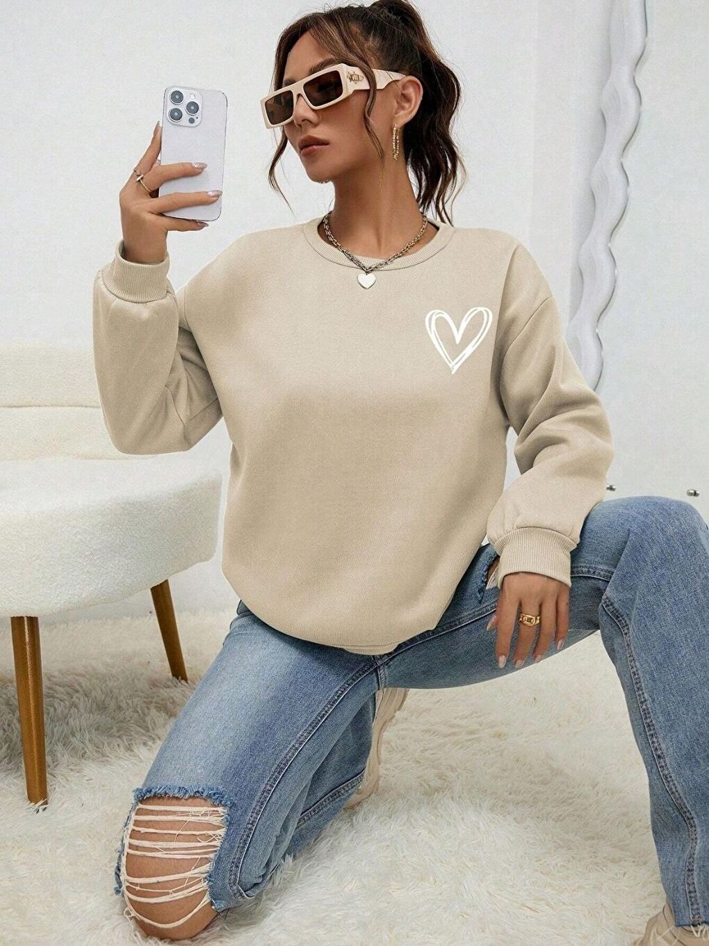 Kadın Bej Kalpli Baskı Bisiklet Yaka Oversize Sweatshirt