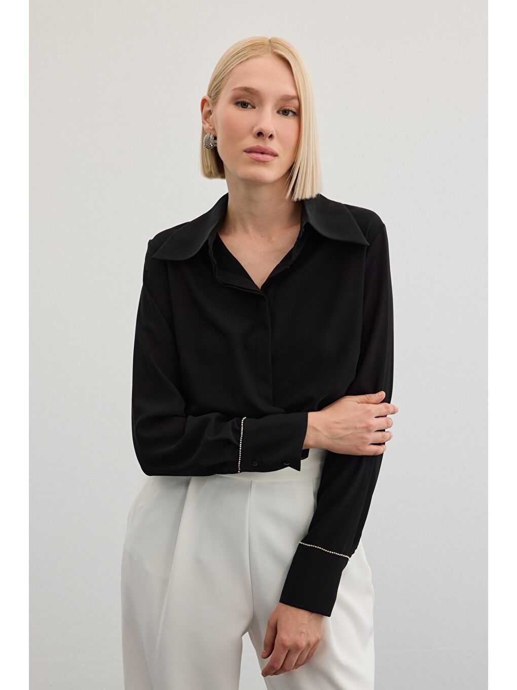 Aksesuarlı Klasik Gömlek - Siyah-2