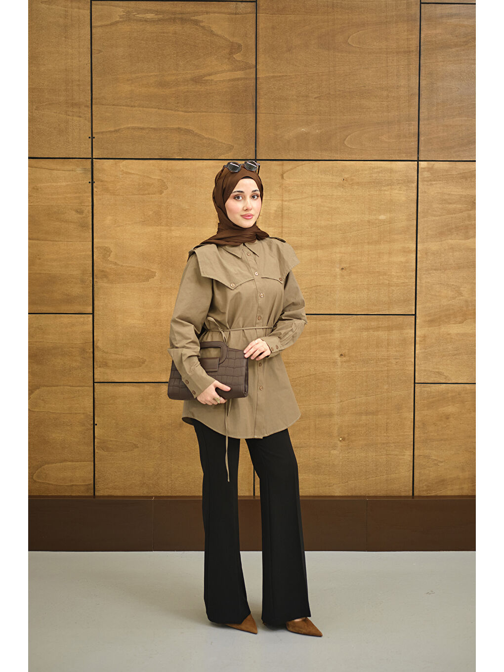 Kadın Roba Detaylı Kemerli Regular Poplin Gömlek Kahverengi-2