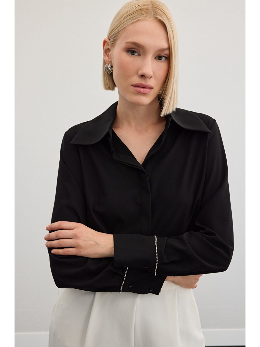 Aksesuarlı Klasik Gömlek - Siyah-3