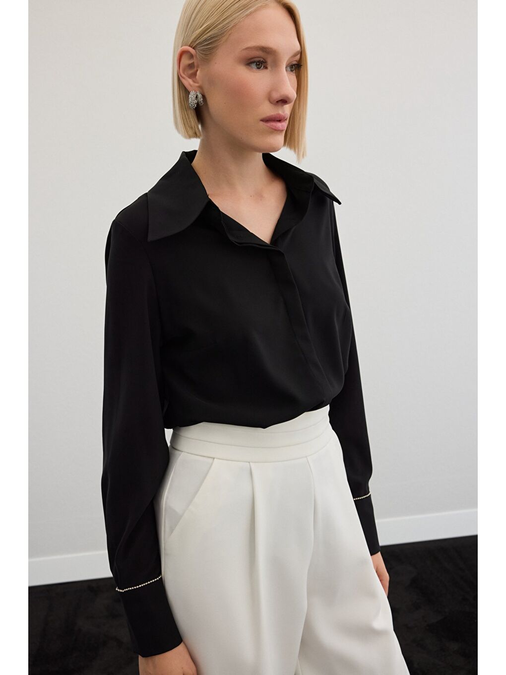 Aksesuarlı Klasik Gömlek - Siyah-4