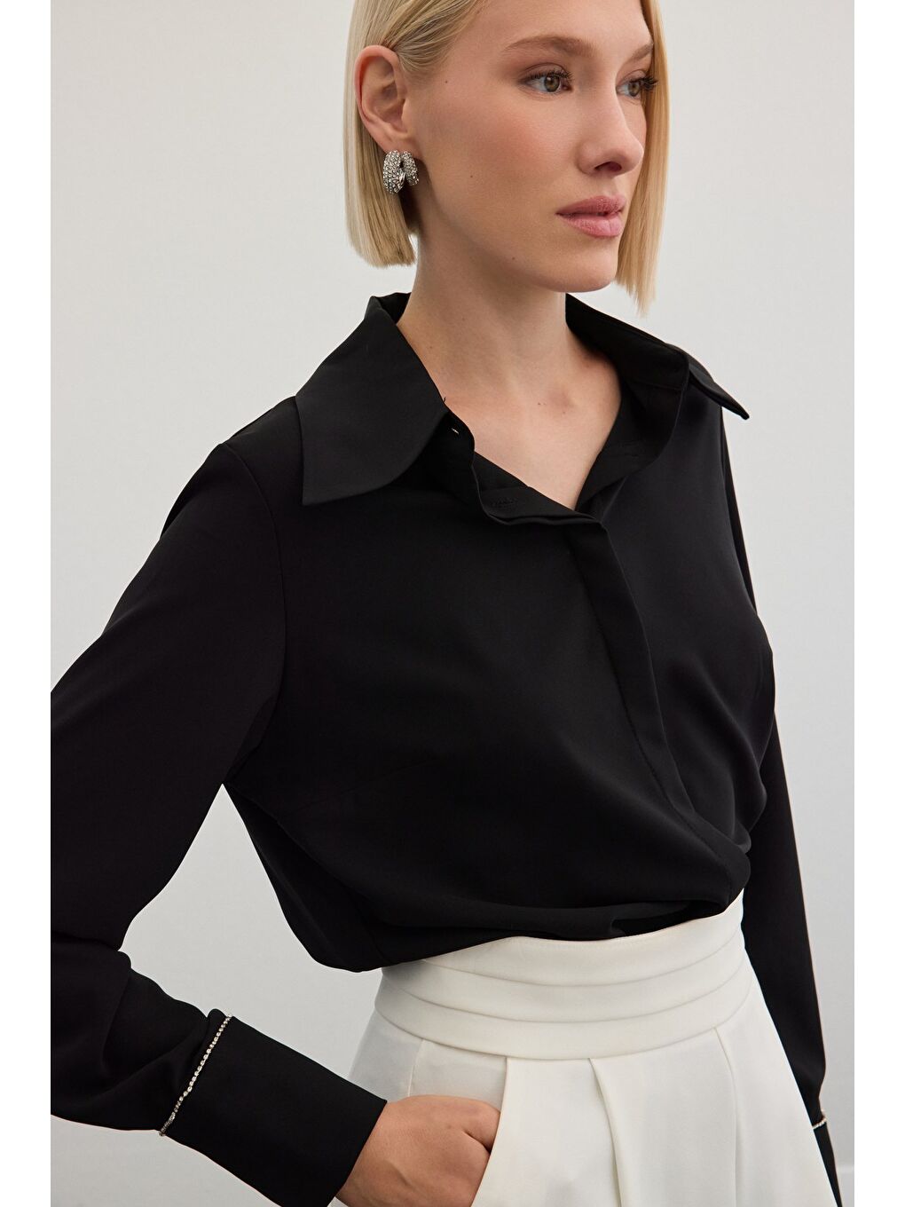 Aksesuarlı Klasik Gömlek - Siyah-5