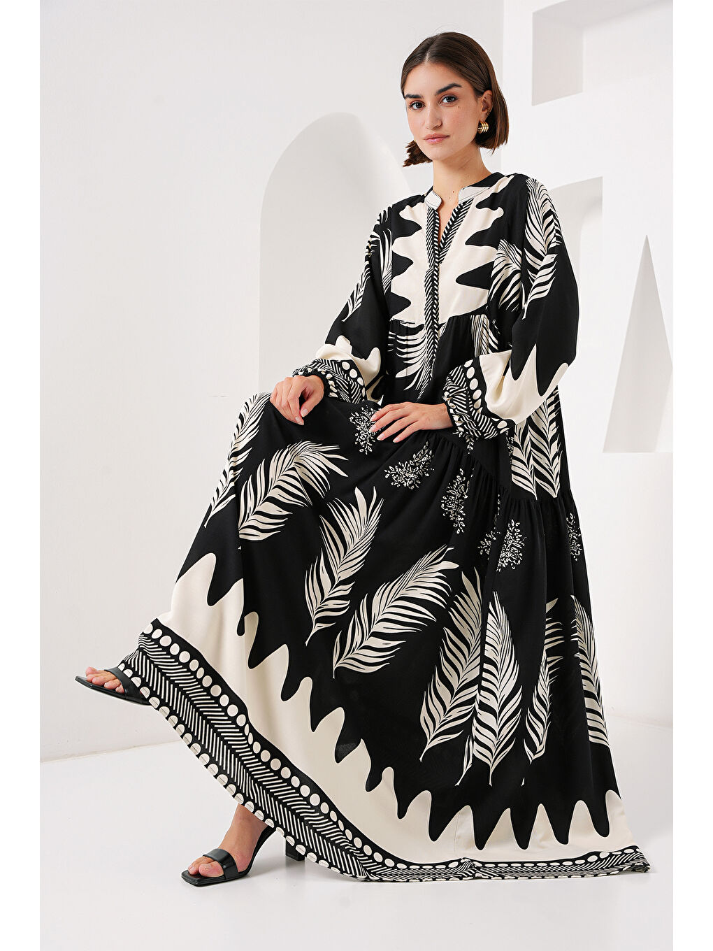 2423 Otantik Desenli Tesettür Elbise - Siyah1