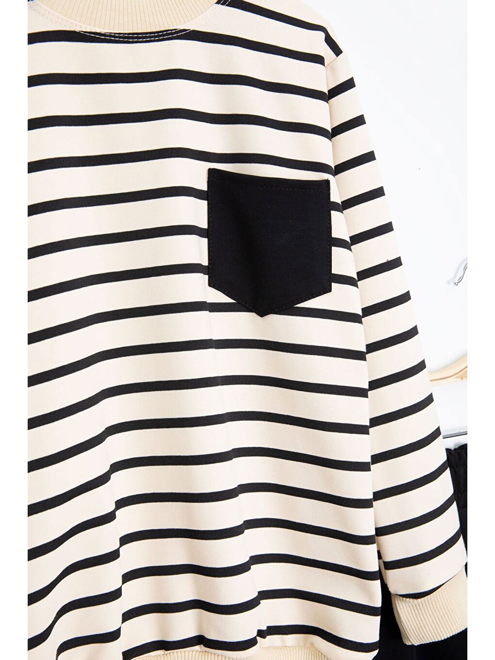 Siyah Çizgili Cep Detaylı Erkek Çocuk Eşofman Takımı 23340-1