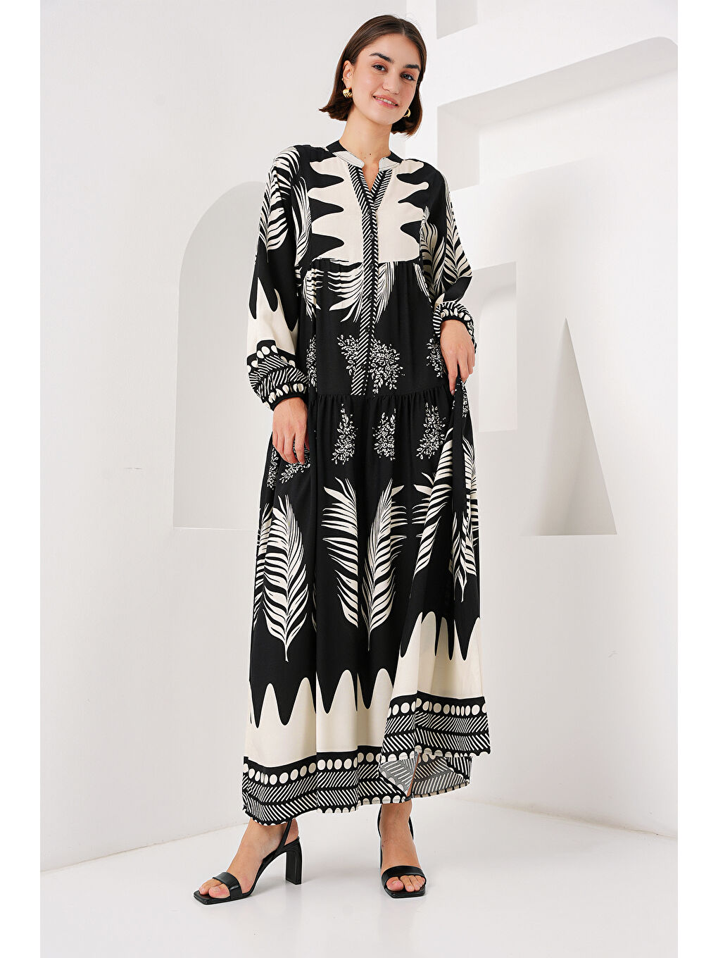 2423 Otantik Desenli Tesettür Elbise - Siyah1-1