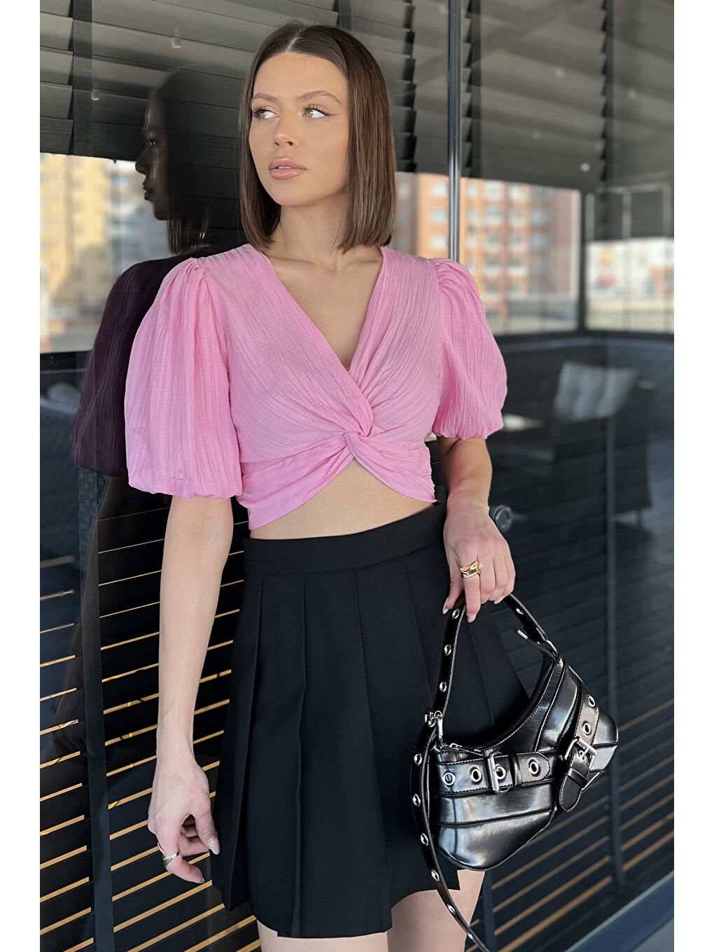 Pembe Kadın Ön Düğüm Detaylı Yan Fermuarlı Balon Kol Crop Top Bluz