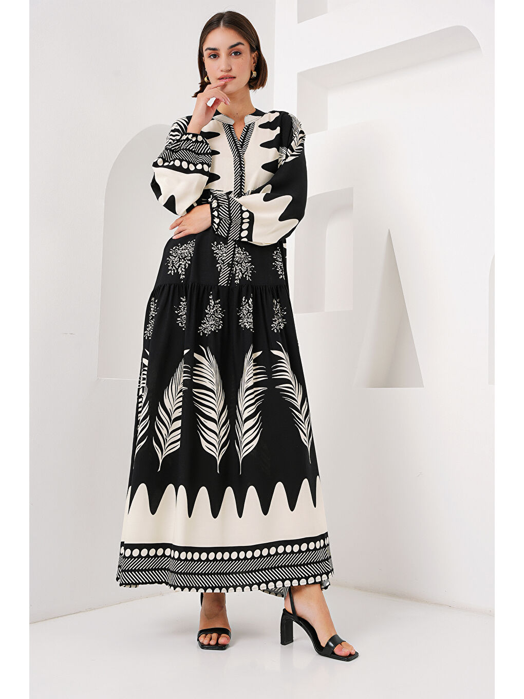 2423 Otantik Desenli Tesettür Elbise - Siyah1-2