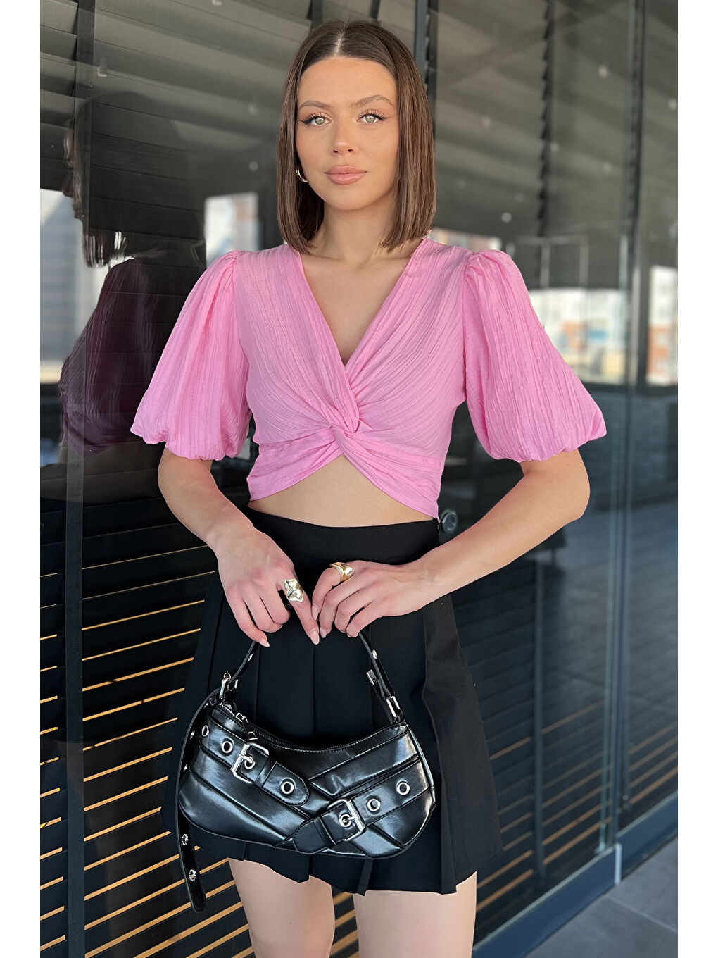 Pembe Kadın Ön Düğüm Detaylı Yan Fermuarlı Balon Kol Crop Top Bluz-1