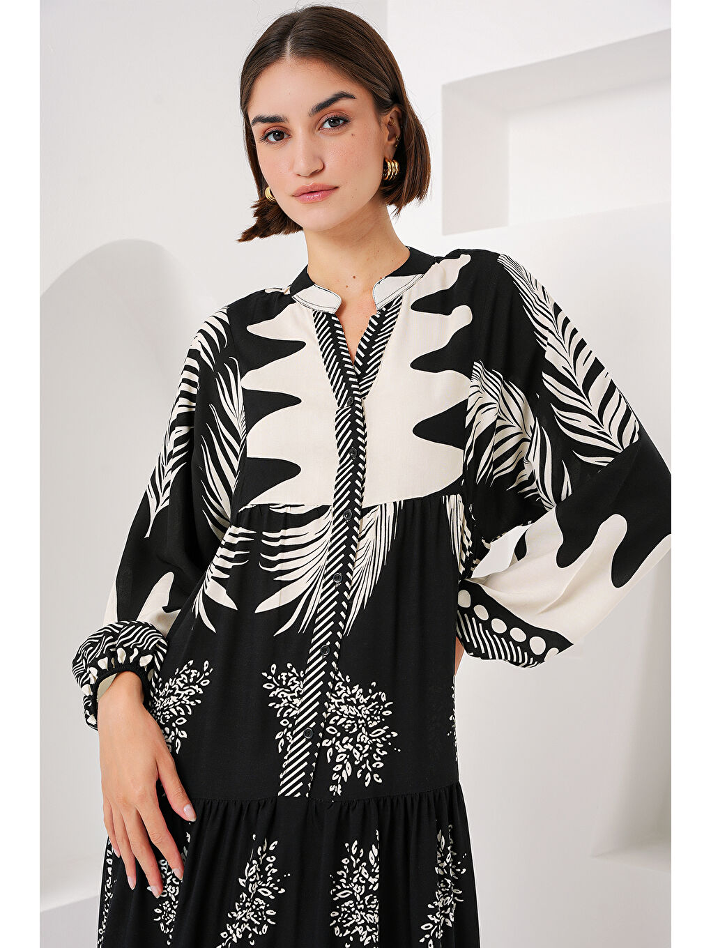 2423 Otantik Desenli Tesettür Elbise - Siyah1-3