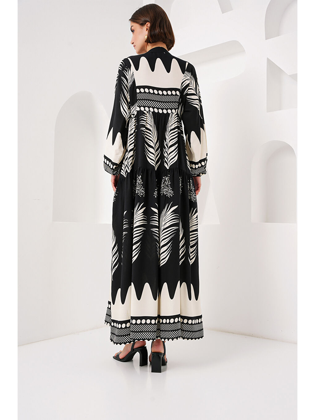 2423 Otantik Desenli Tesettür Elbise - Siyah1-4