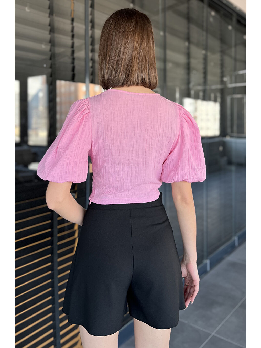 Pembe Kadın Ön Düğüm Detaylı Yan Fermuarlı Balon Kol Crop Top Bluz-2