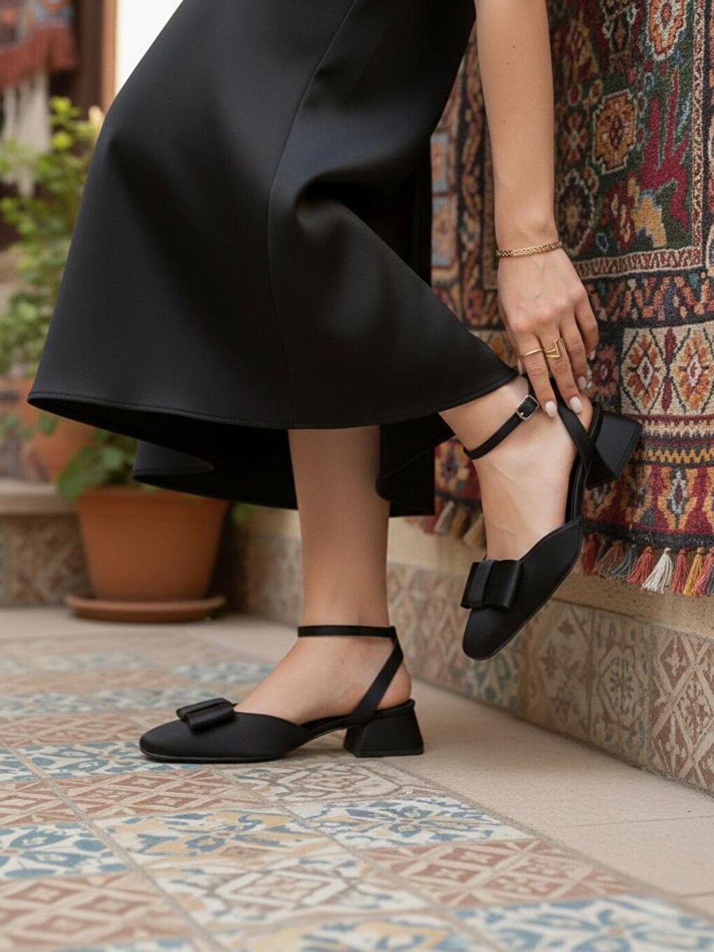 Kadın Merlin Siyah Saten Fiyonklu 3 cm Kalın Rahat Taban Topuklu Ayakkabı-1