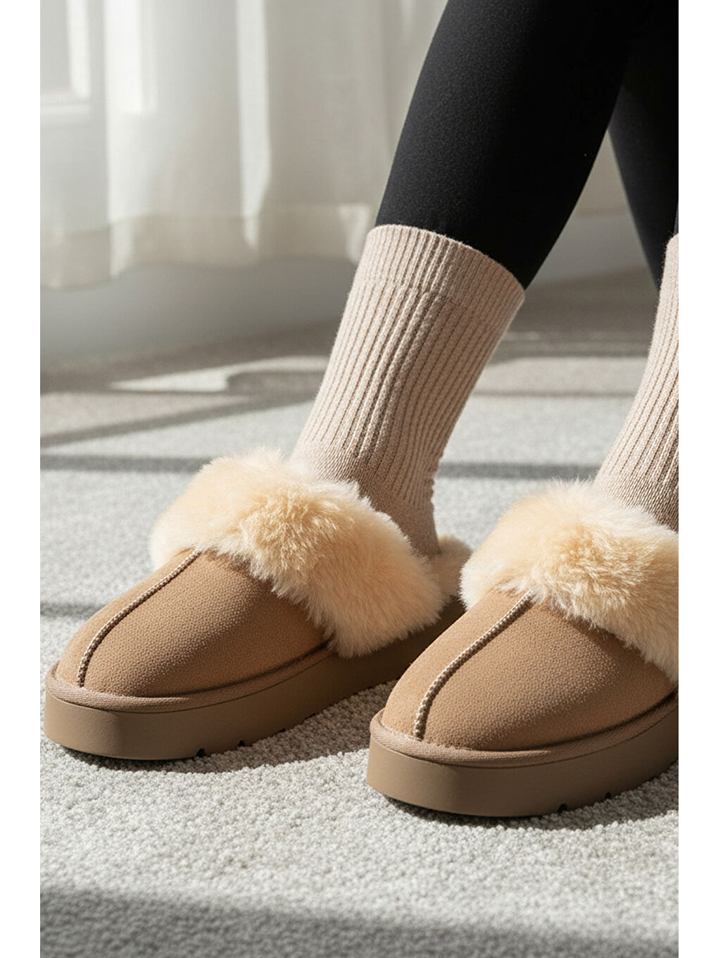 Siyah Florri Tüylü Burnu Kapalı Kadın Terlik-6