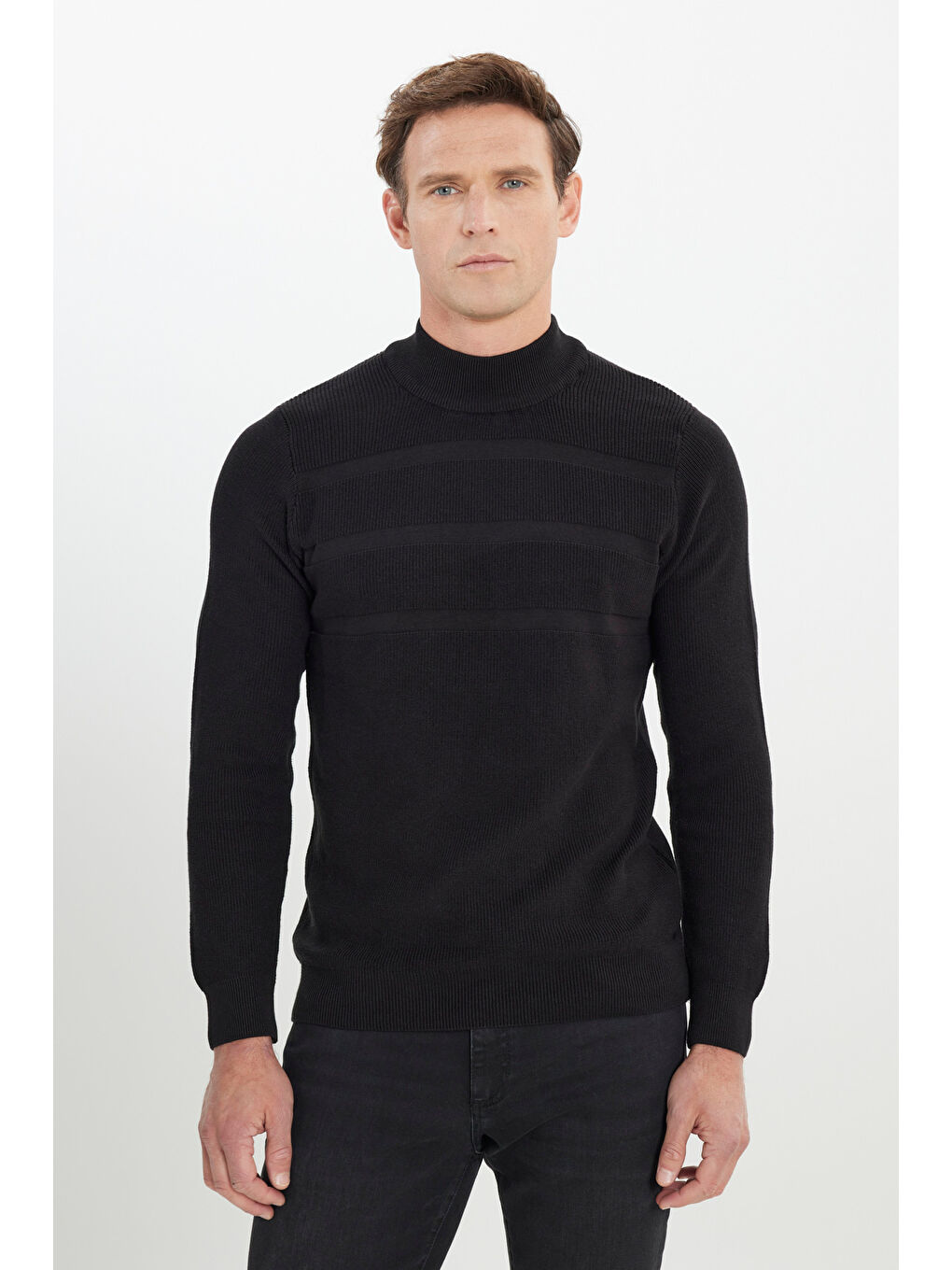 Erkek Siyah Pamuklu Standart Fit Normal Kesim Yarım Balıkçı Yaka Jakarlı Triko Kazak-2