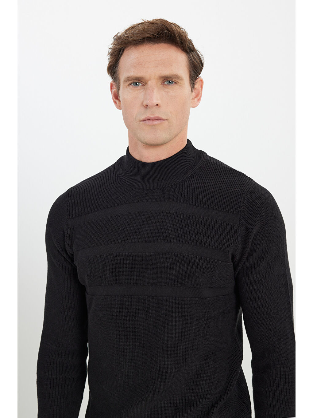 Erkek Siyah Pamuklu Standart Fit Normal Kesim Yarım Balıkçı Yaka Jakarlı Triko Kazak-3