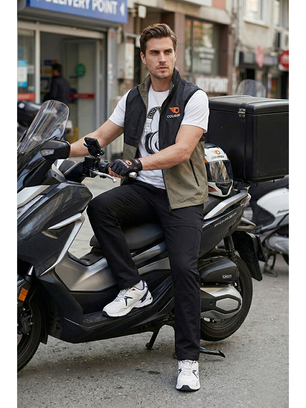 Siyah Regular Fit Normal Bel Düz Paça Pantolon 693705-1