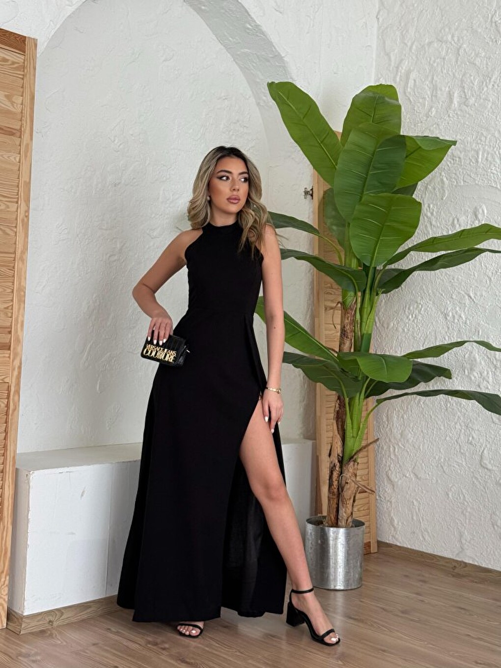 Siyah Kadın Halter Yaka Derin Yırtmaç Detaylı Tam Boy Ithal Krep Abiye Elbise-2
