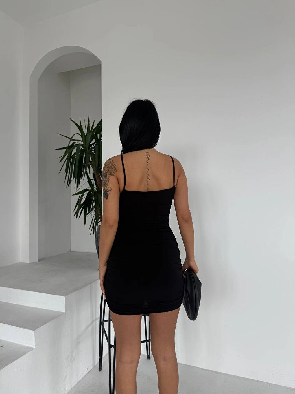 Kadın Siyah İnce Askılı Yanlardan Drapeli Mini Elbise HZL25S-FRY123071-3