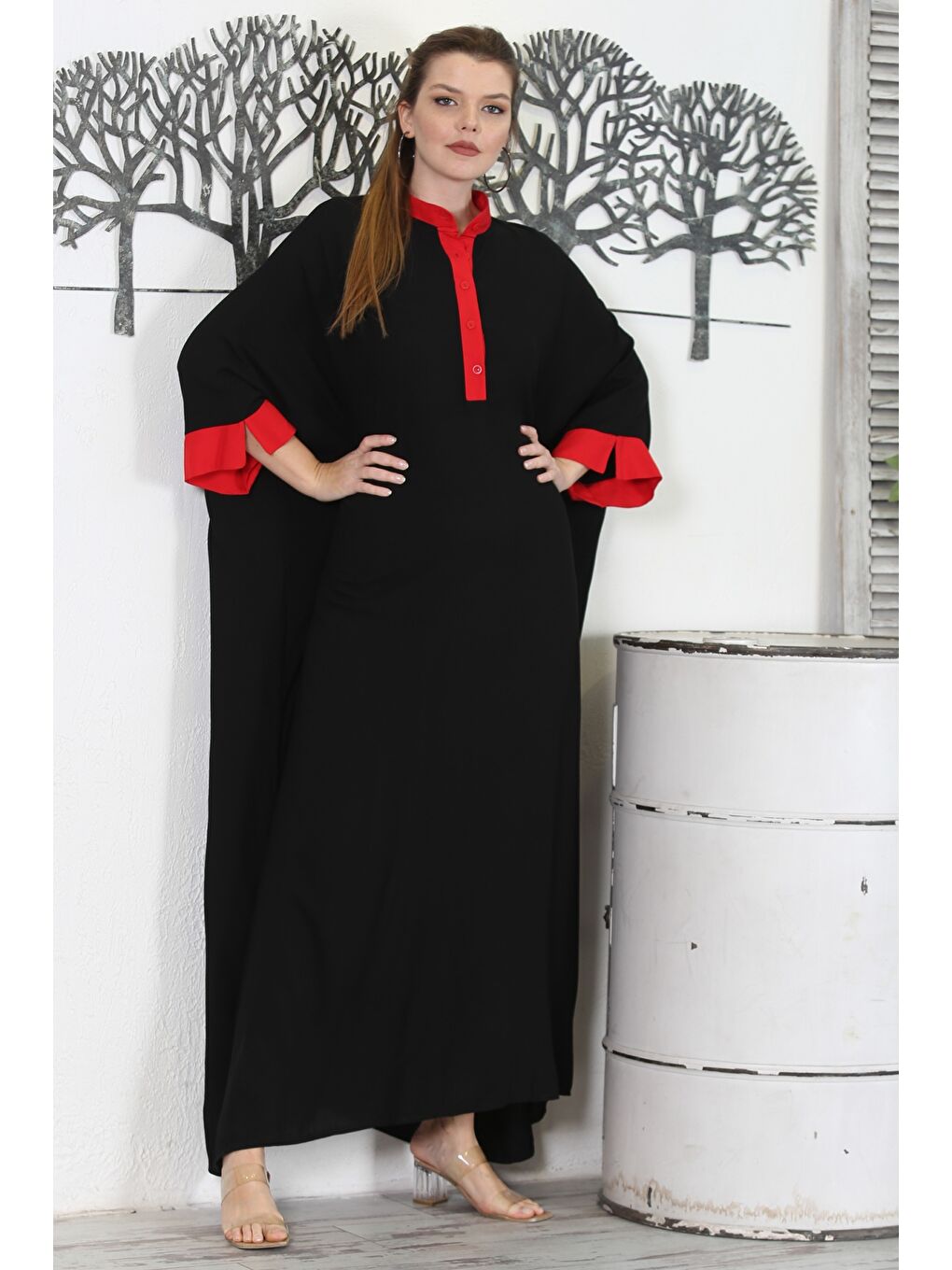 Siyah Hakim Yaka 3/4 Kol Düğmeli Yırtmaçlı Dokuma Garnili Nakışlı Casual Oversize Dokuma Elbise