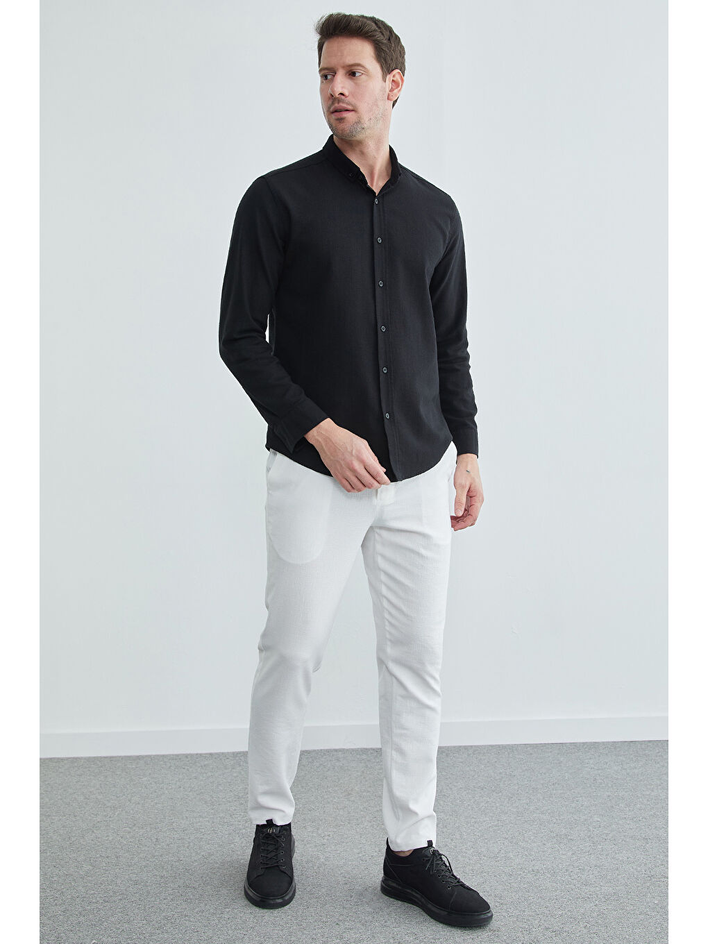 Siyah Keten Görünümlü Uzun Kollu Gömlek-3