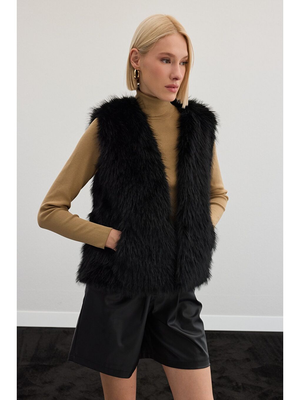 Kolsuz Uzun Yelek - Siyah-1