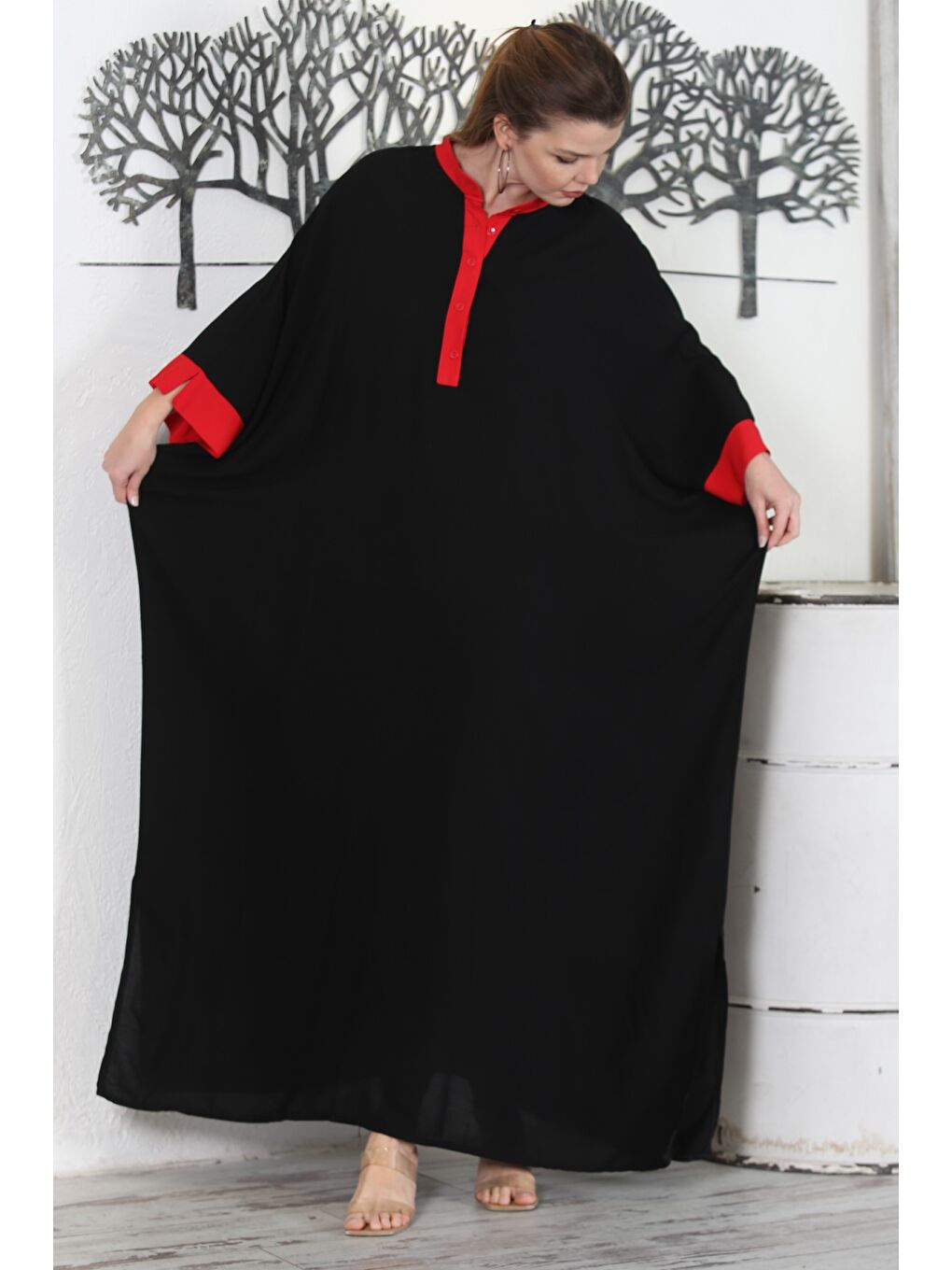 Siyah Hakim Yaka 3/4 Kol Düğmeli Yırtmaçlı Dokuma Garnili Nakışlı Casual Oversize Dokuma Elbise-1