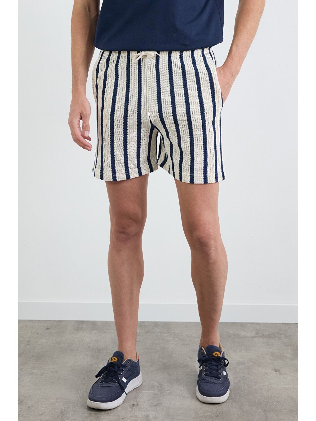 Lacivert Çizgili Beli Bağlamalı Triko Şort-1