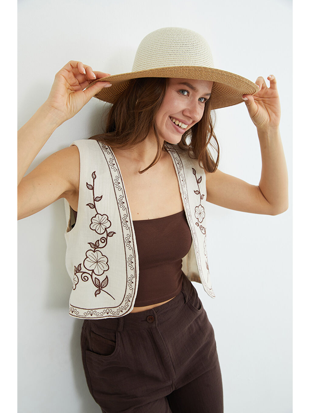 Bej Etnik Desenli Müslin Kumaş Yelek