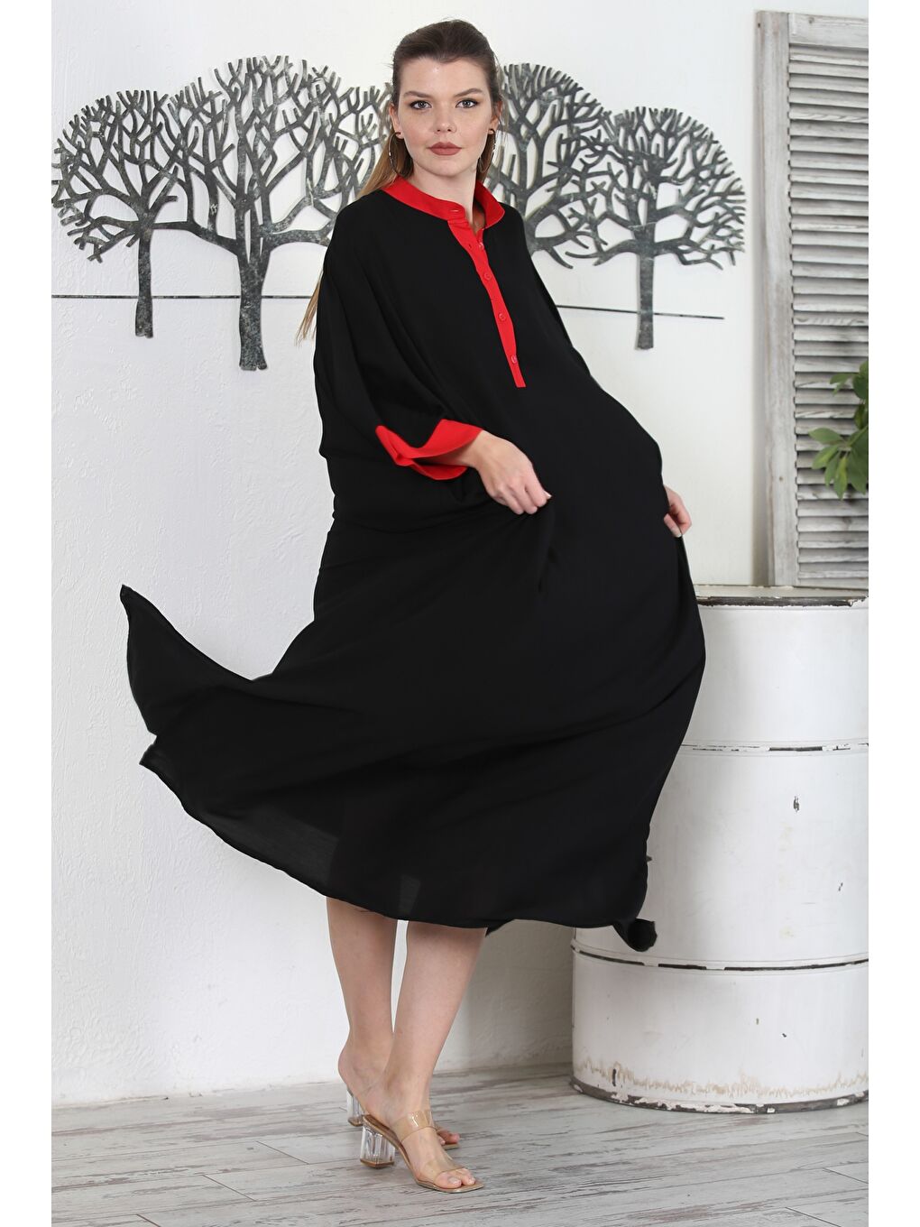 Siyah Hakim Yaka 3/4 Kol Düğmeli Yırtmaçlı Dokuma Garnili Nakışlı Casual Oversize Dokuma Elbise-3